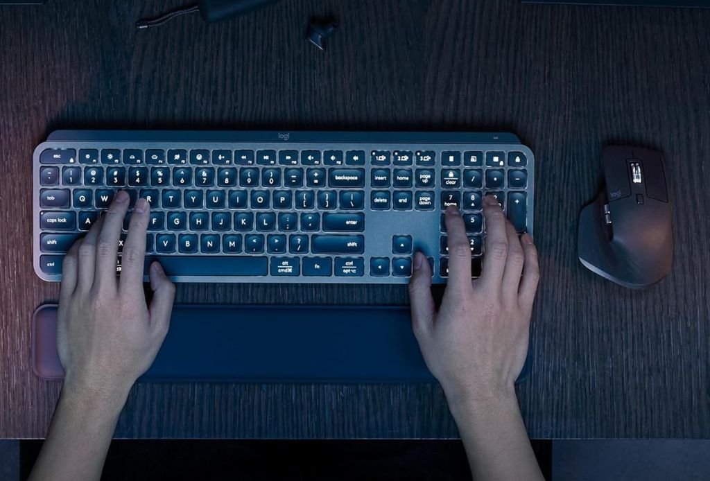 Logitech MX Keys S com apoio de punho Teclado ergonômico Logitech