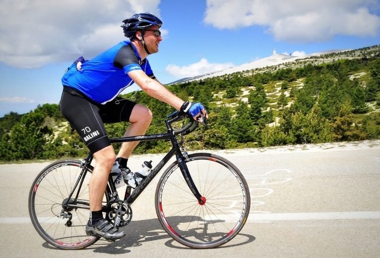 equipamentos para pedalar em segurança